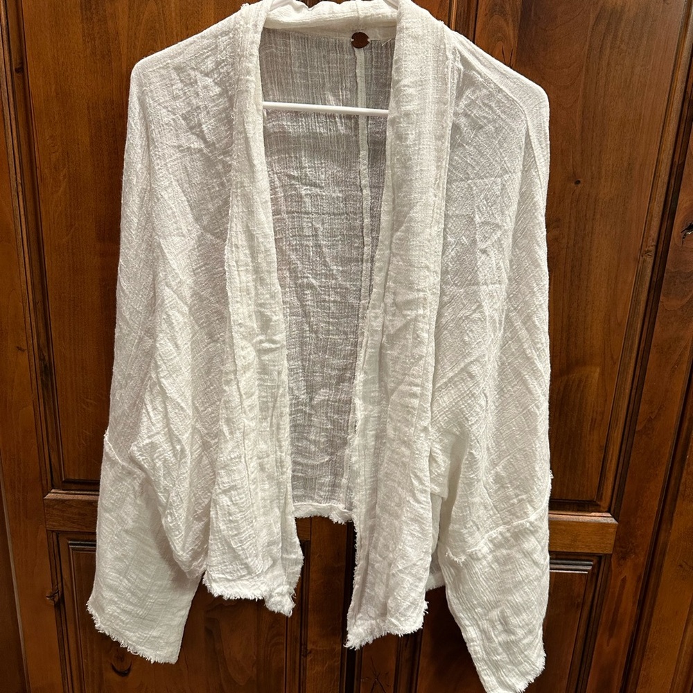 Free People white cardigan with bell sleeves. No tags never worn.